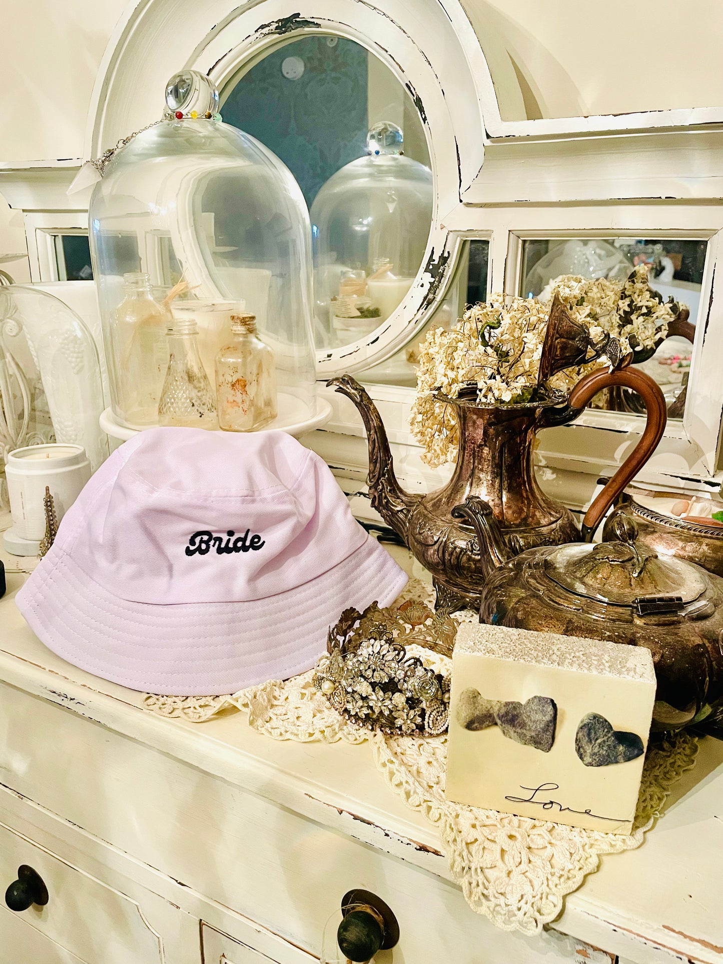 Town & Country - White Bride Bucket Hat