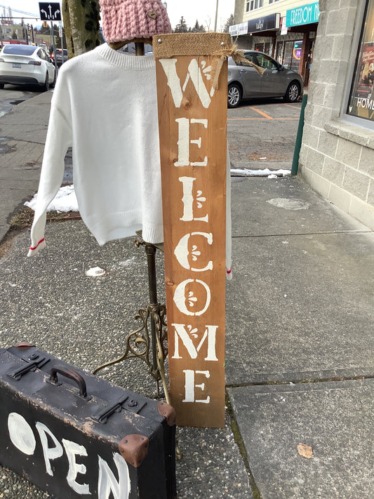 Town & Country-Welcome Sign