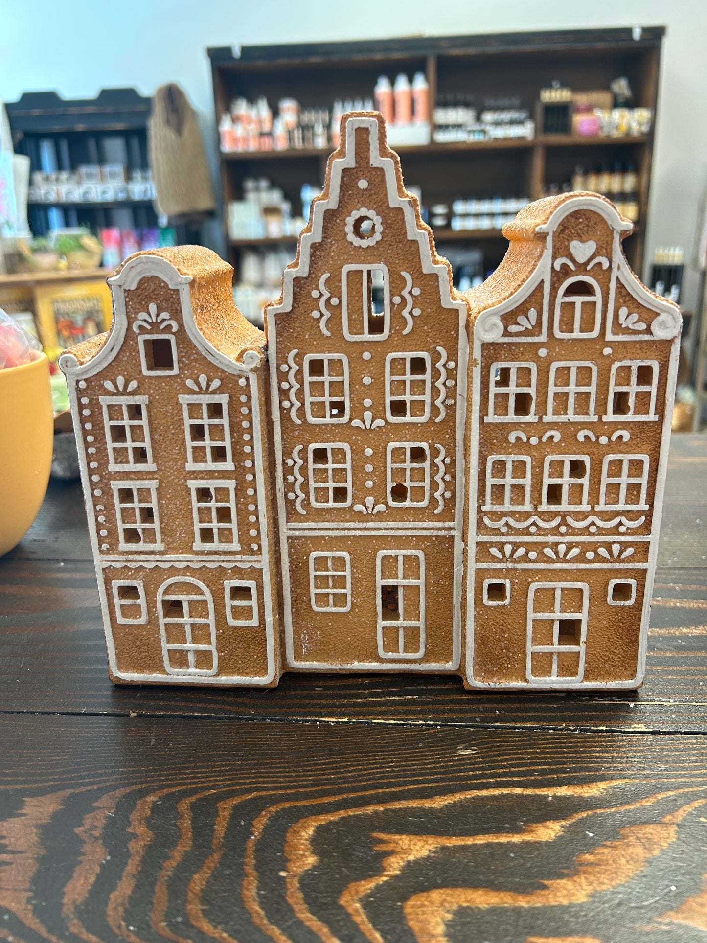 Town & Country - LED Gingerbread House