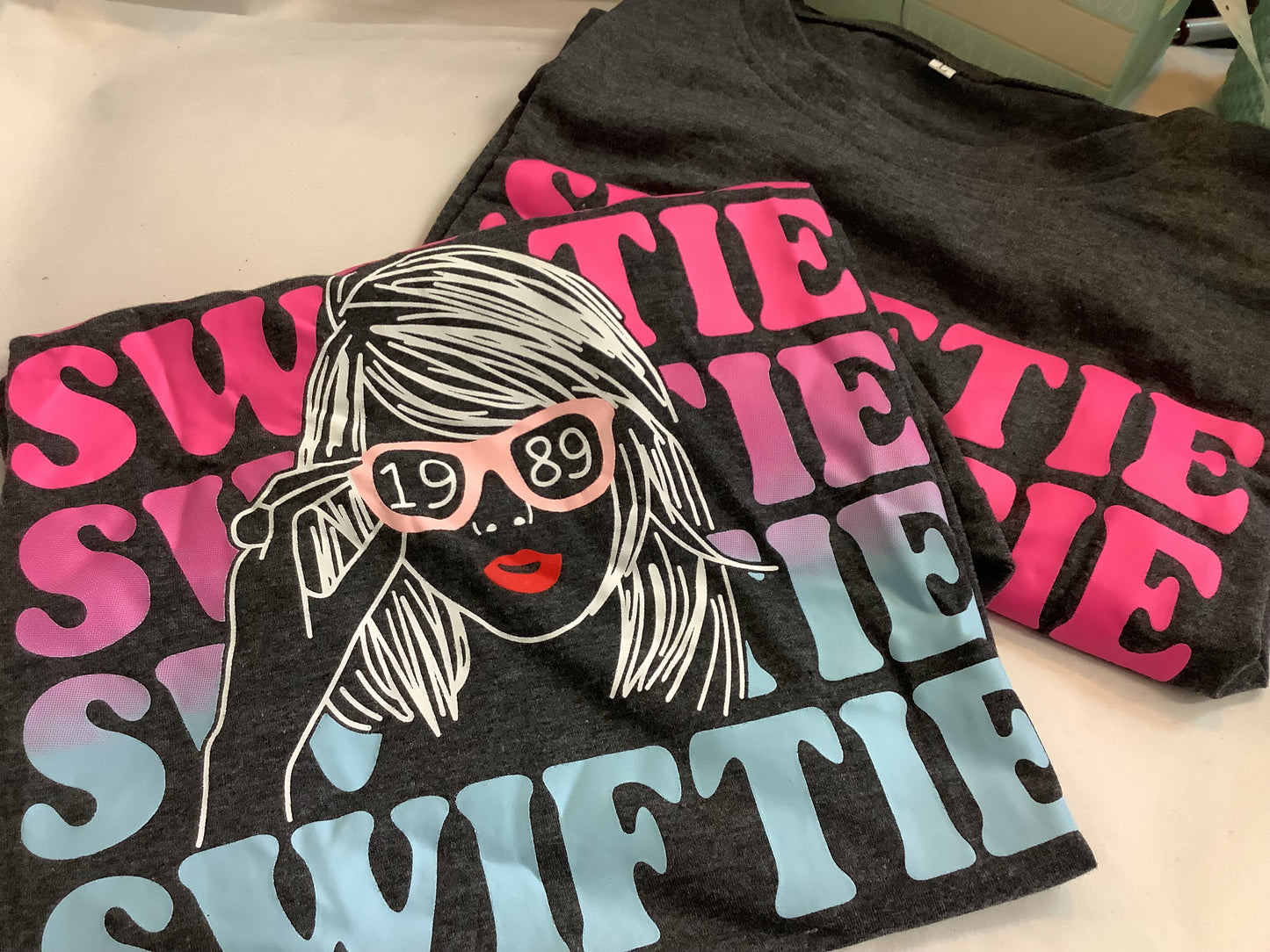 Town & Country - Taylor Swift - Swiftie 1989 T-Shirt