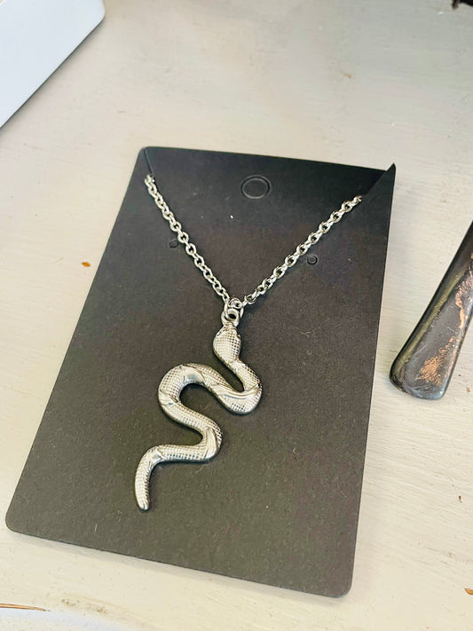 Town & Country - Taylor Swift Snake Necklace